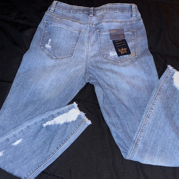 Cute Jeans Sz 9 - Picture 4 of 5